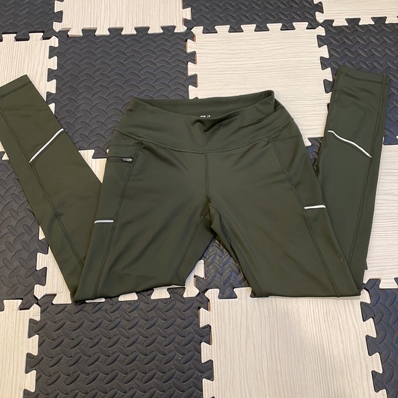 Z by Zella army green capri legging with zipper on right leg. Size Small. - Picture 8 of 8